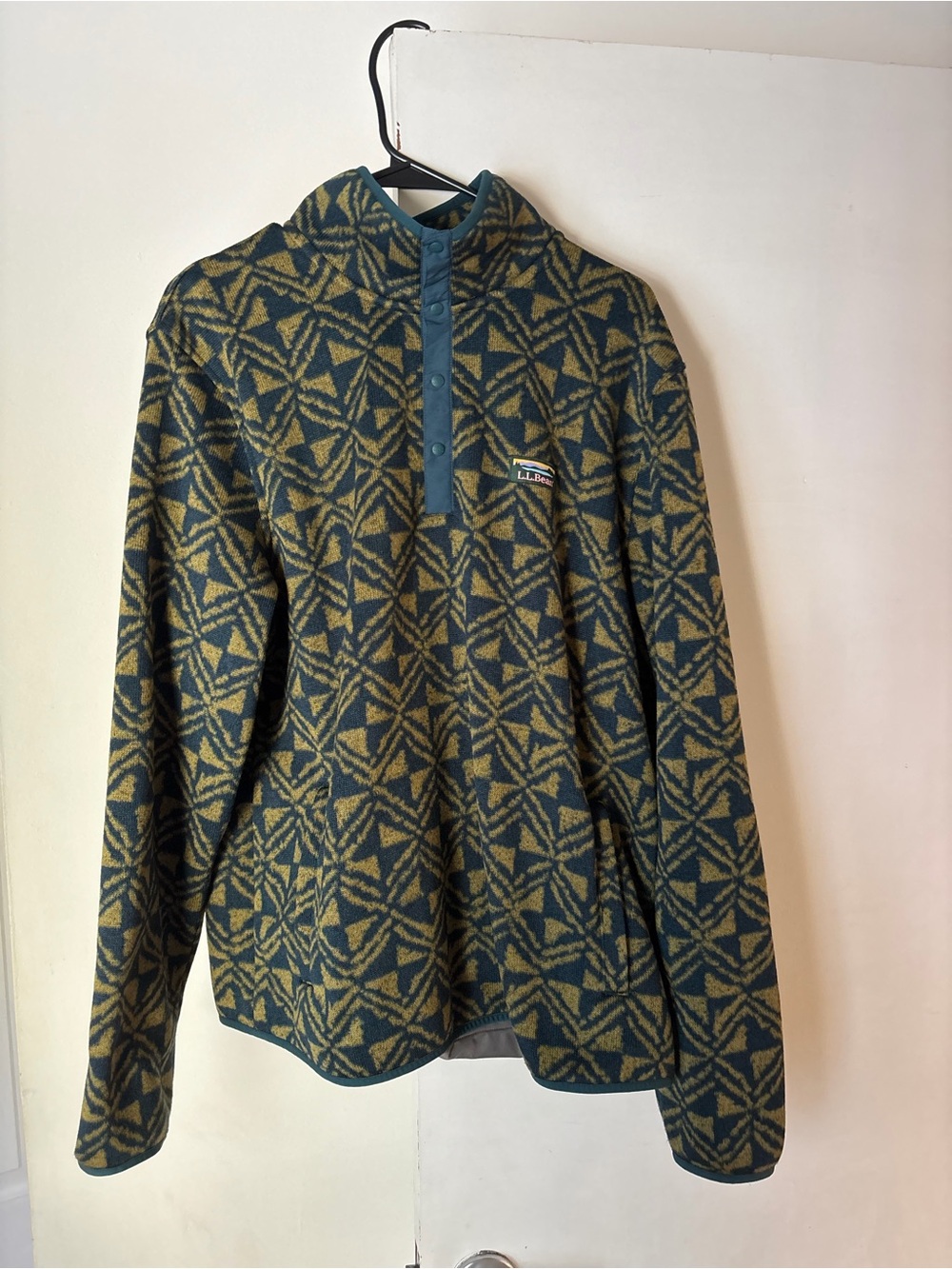 L.L. Bean Green and Olive Geometric Fleece Snap Pullover L Reg slightly fitd